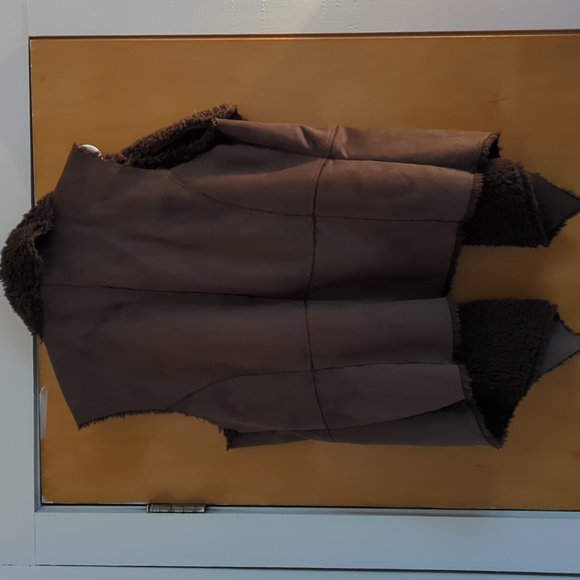 NWT Fall/winter vest Au Lieu - Picture 4 of 7